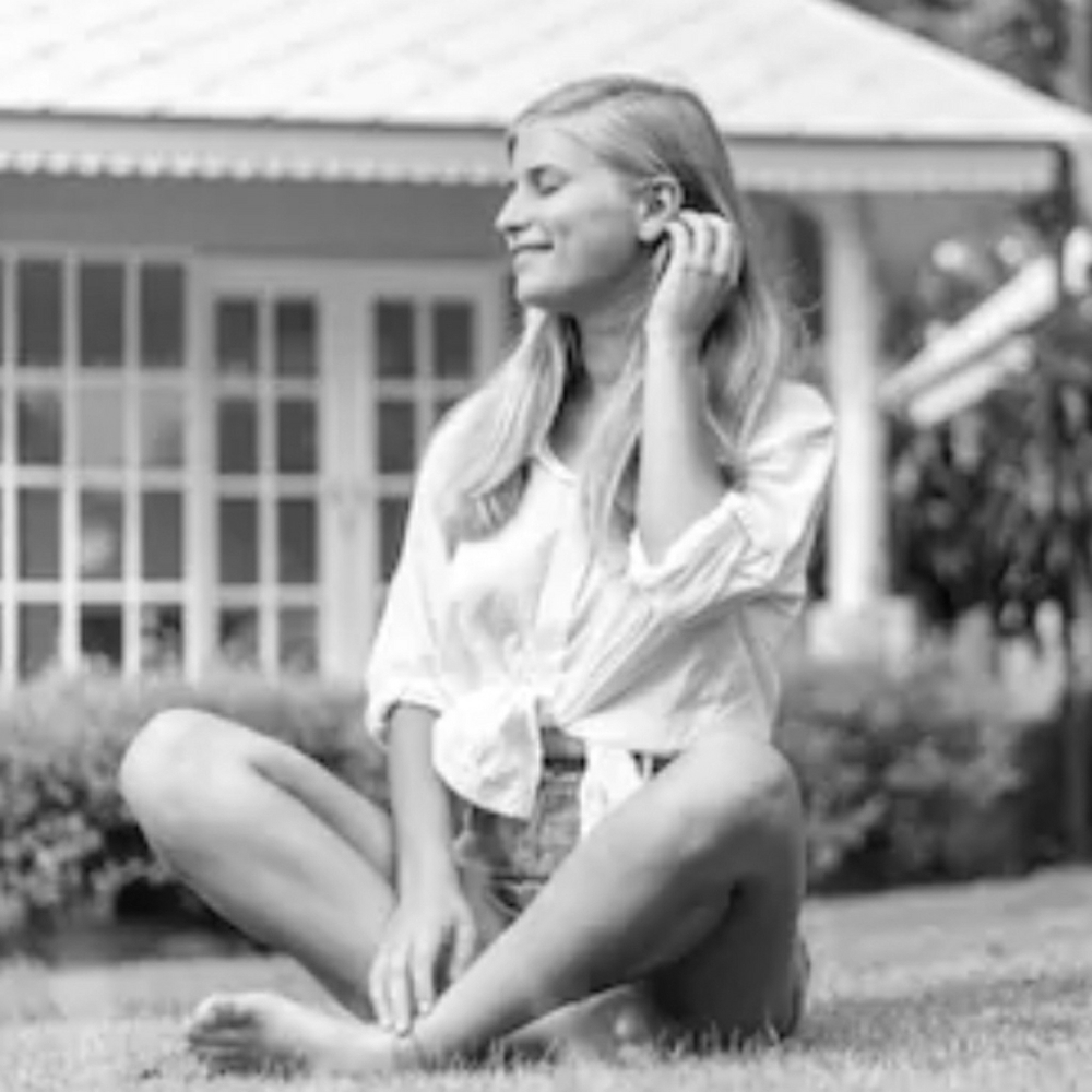 Meet your Posher, Grace🌹🌹🌾 - Picture 2 of 8